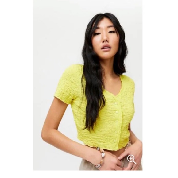 Urban Outfitters Yellow Button Front Cropped Ruffled Stretch Shirt Size Medium - Picture 11 of 11